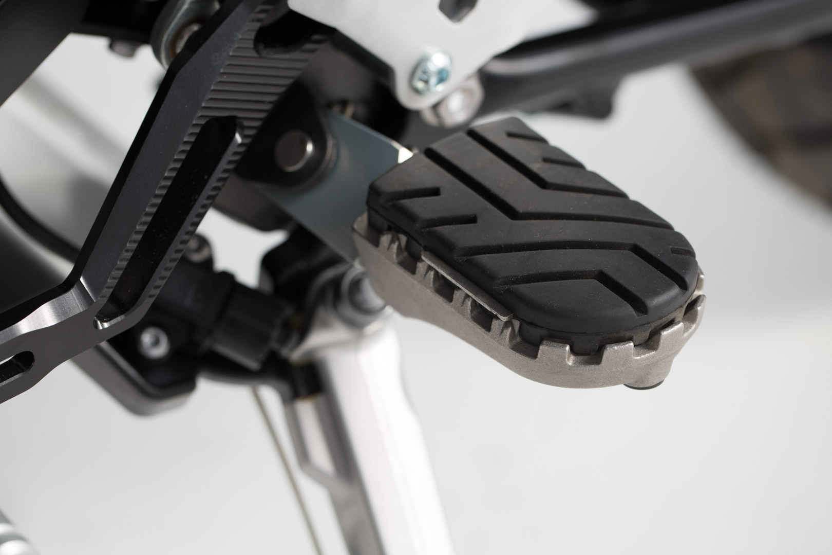 SW-Motech Kit de repose-pieds ION - Triumph Tiger 800 (10-) / 1200 ... Noir Argent