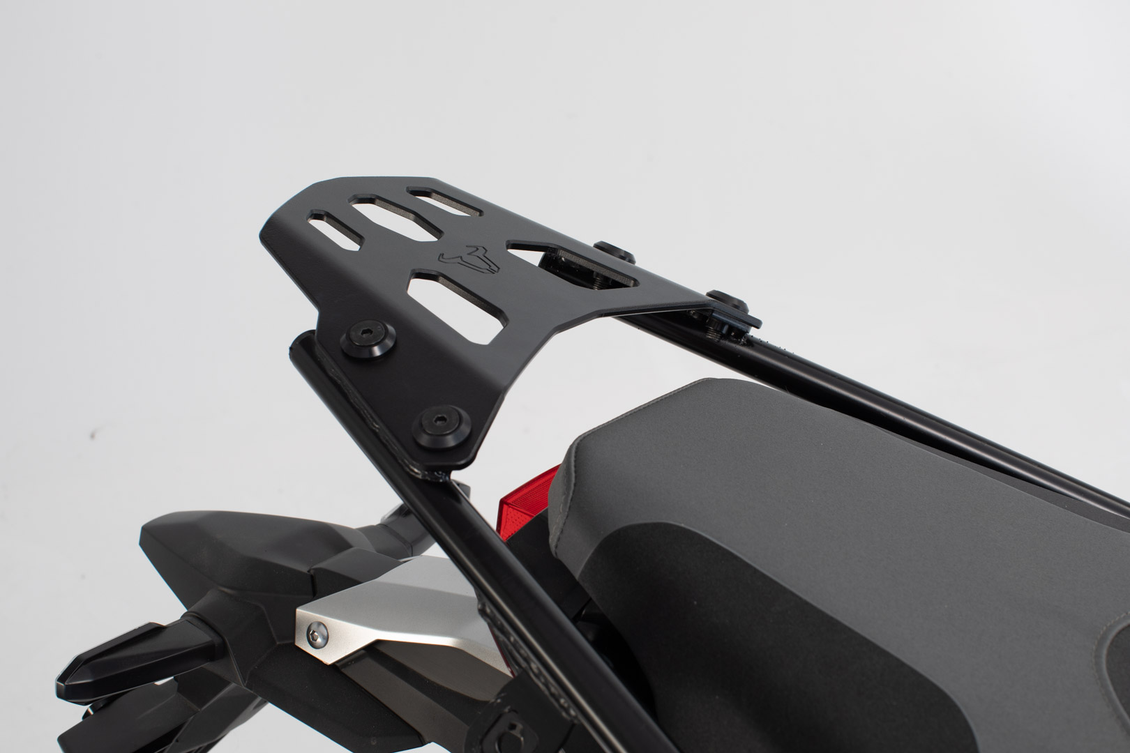 SW-Motech Porte-bagages STREET-RACK - Noir. Honda X-ADV (16-). Noir
