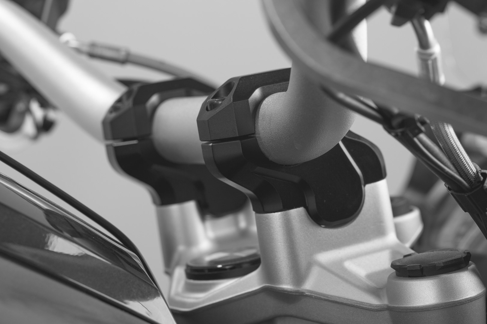 SW-Motech Pontet de guidon - Hauteur 32 mm. Recul 25 mm. Noir. Modé... Noir