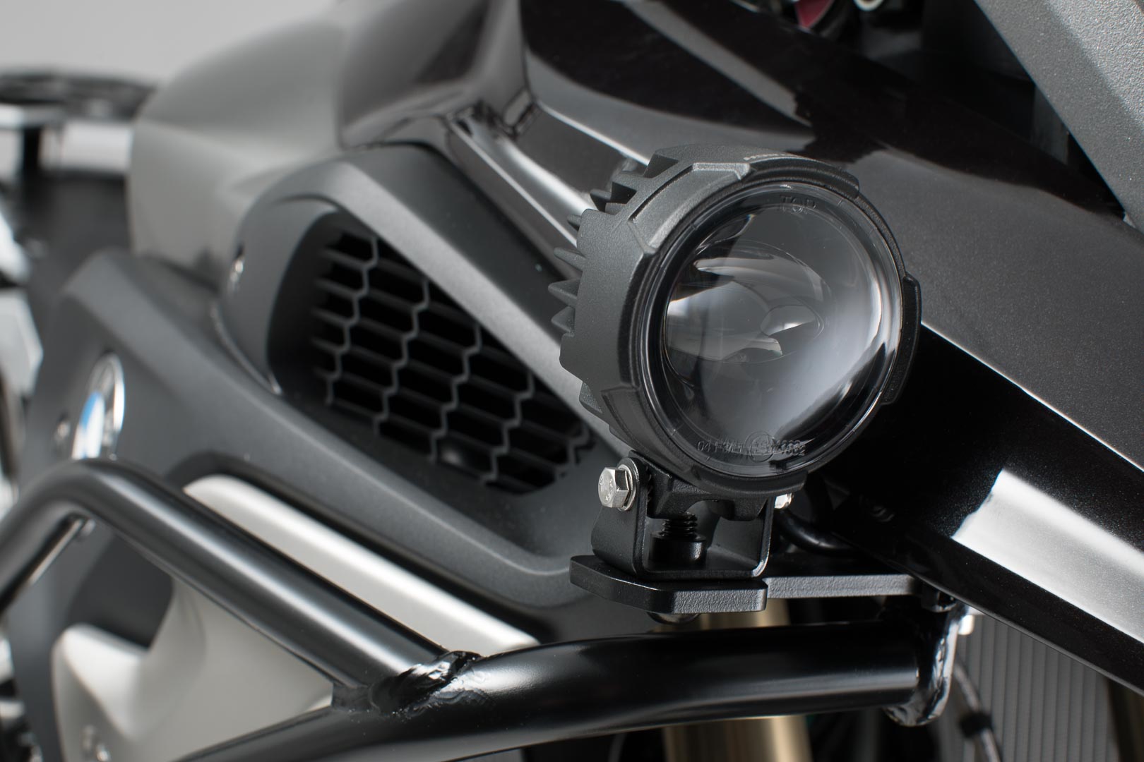 SW-Motech Support pour phares BMW dorigine - Noir. BMW R1200GS LC (...