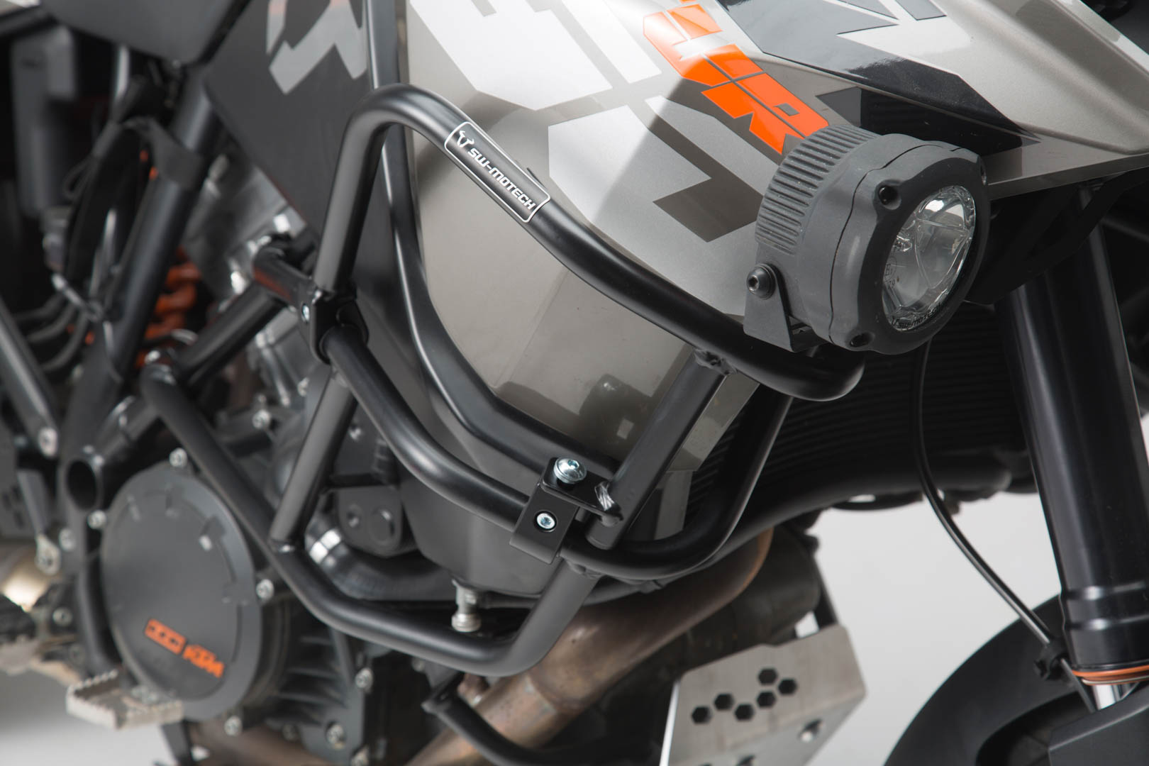 SW-Motech Crashbar supérieur pour crashbar d’origine KTM - Noir. KT...