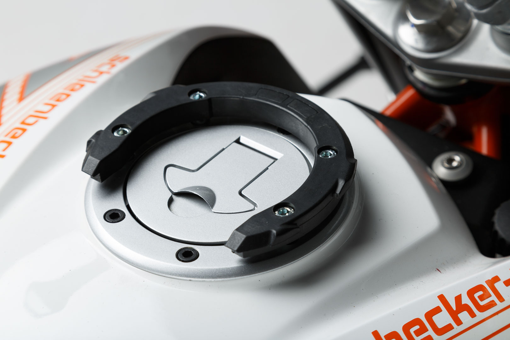 SW-Motech Anneau de réservoir EVO - Noir. KTM Duke 390 (13-16).