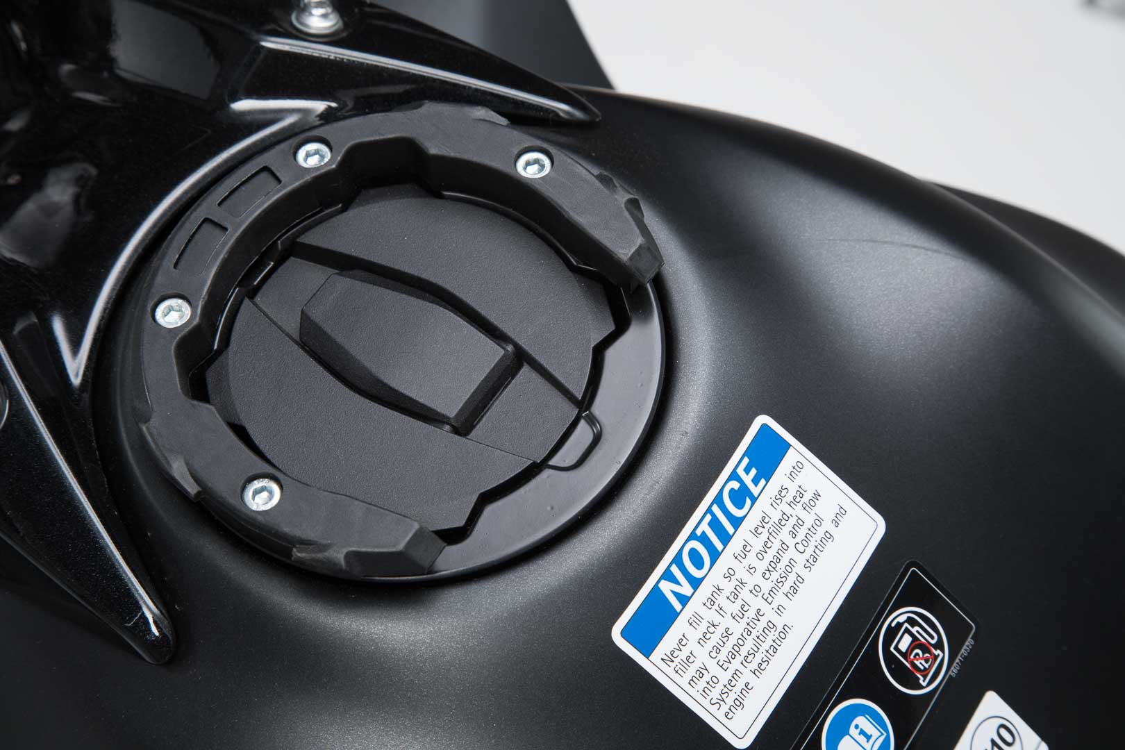 SW-Motech Anneau de réservoir EVO - Noir. Kawasaki Z650 / Ninja 650...