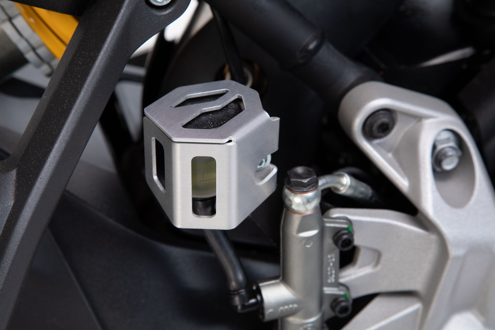 Image of Protection de réservoir de liquide de frein - Gris. Modéles BMW GS/...