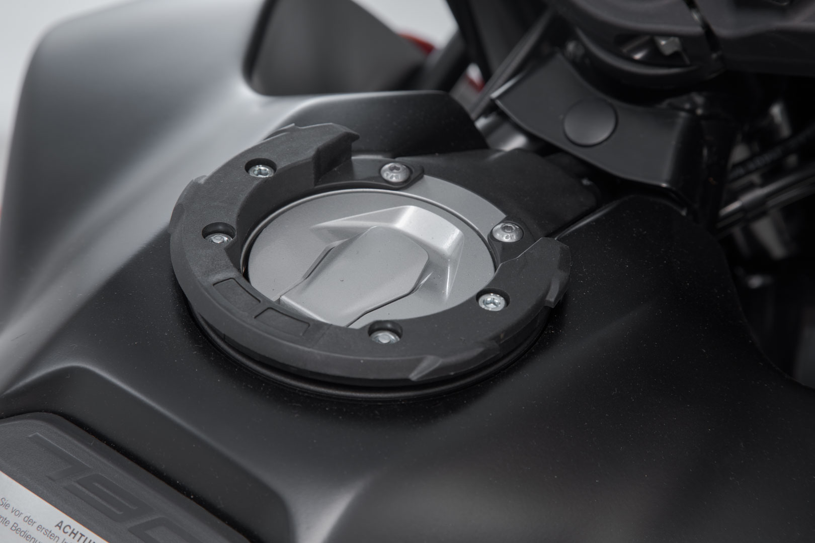 Image of Anneau de réservoir EVO - Noir. KTM 990 Super Duke / 790 Adv. 6 vis.