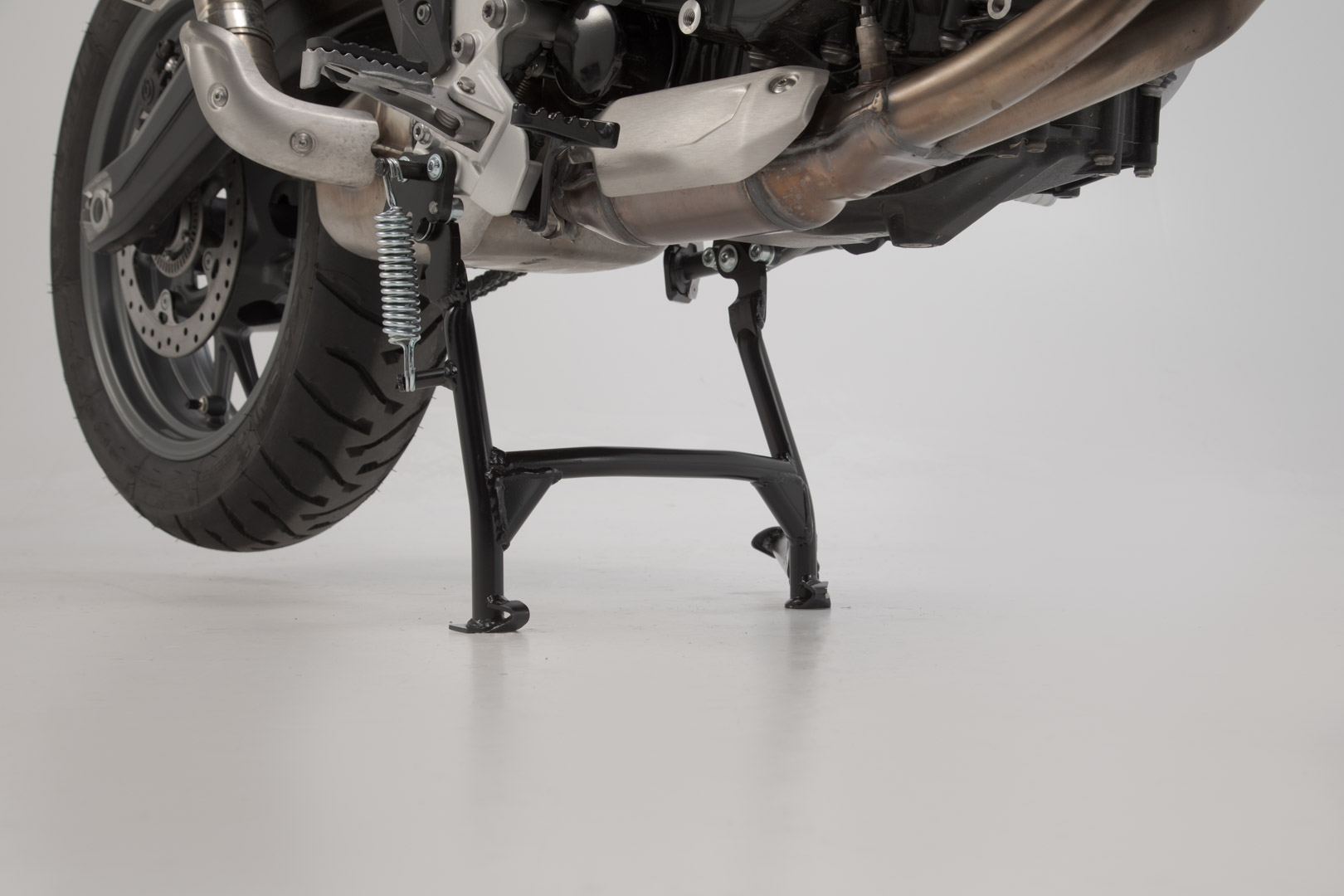 Image of Béquille centrale - Noir. BMW F 750 GS avec kit de rabaissement.