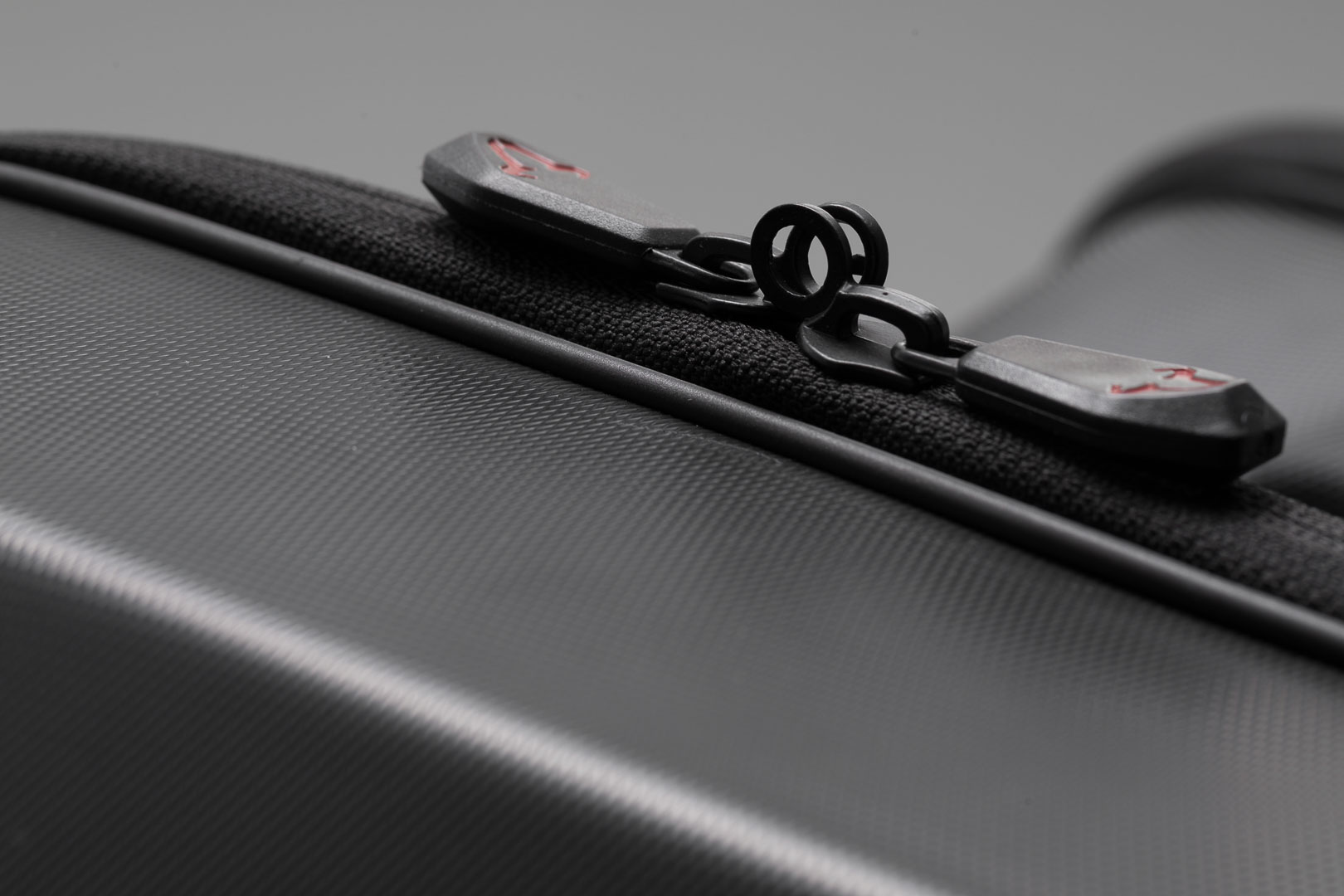 Side view of SW-Motech URBAN ABS side case system - 2x 16,5 l. BMW G 310 GS (17-).