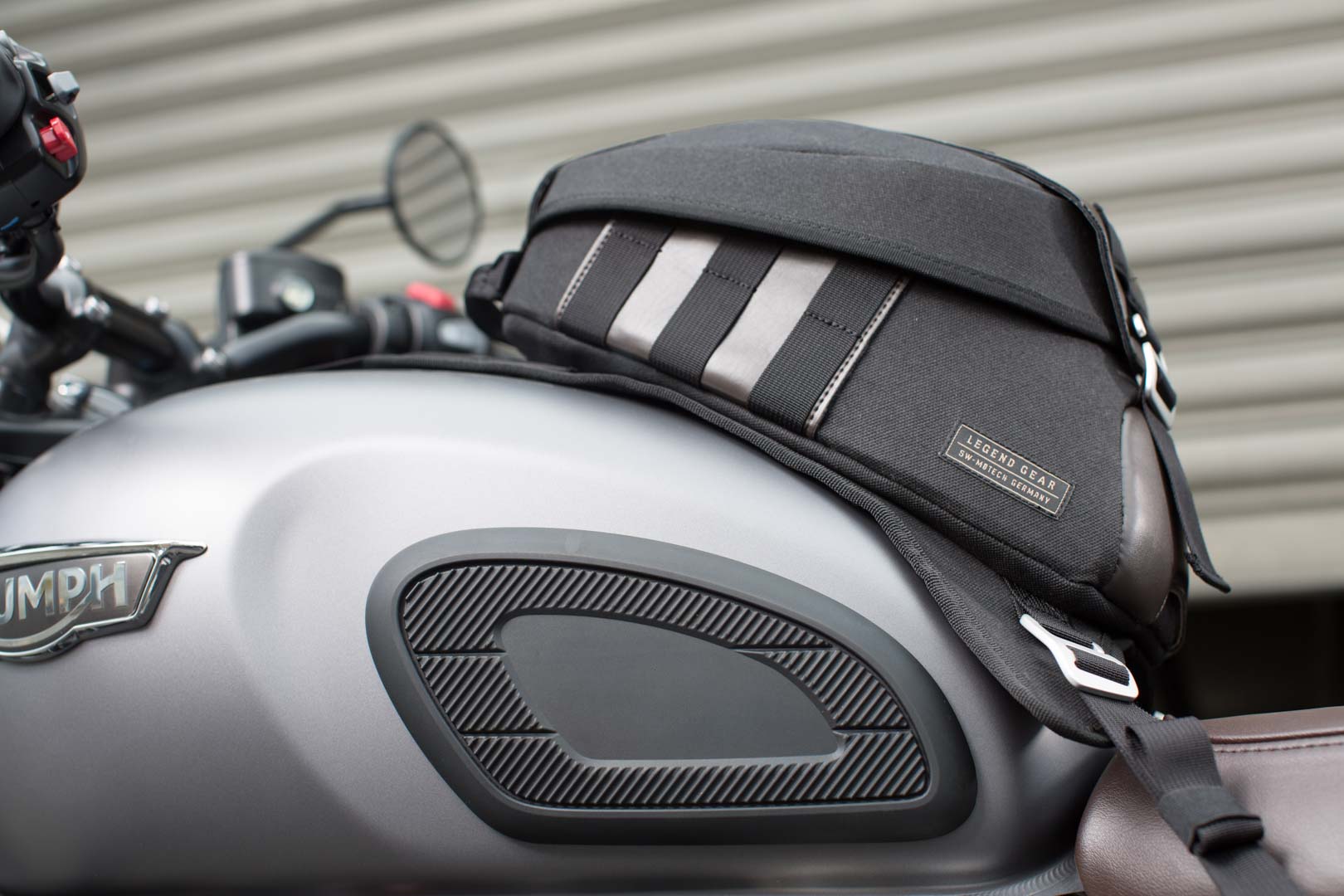 Side view of SW-Motech Legend Gear strap tank bag LT2 - 5.5 l. Strap fastening. Splash-proof.