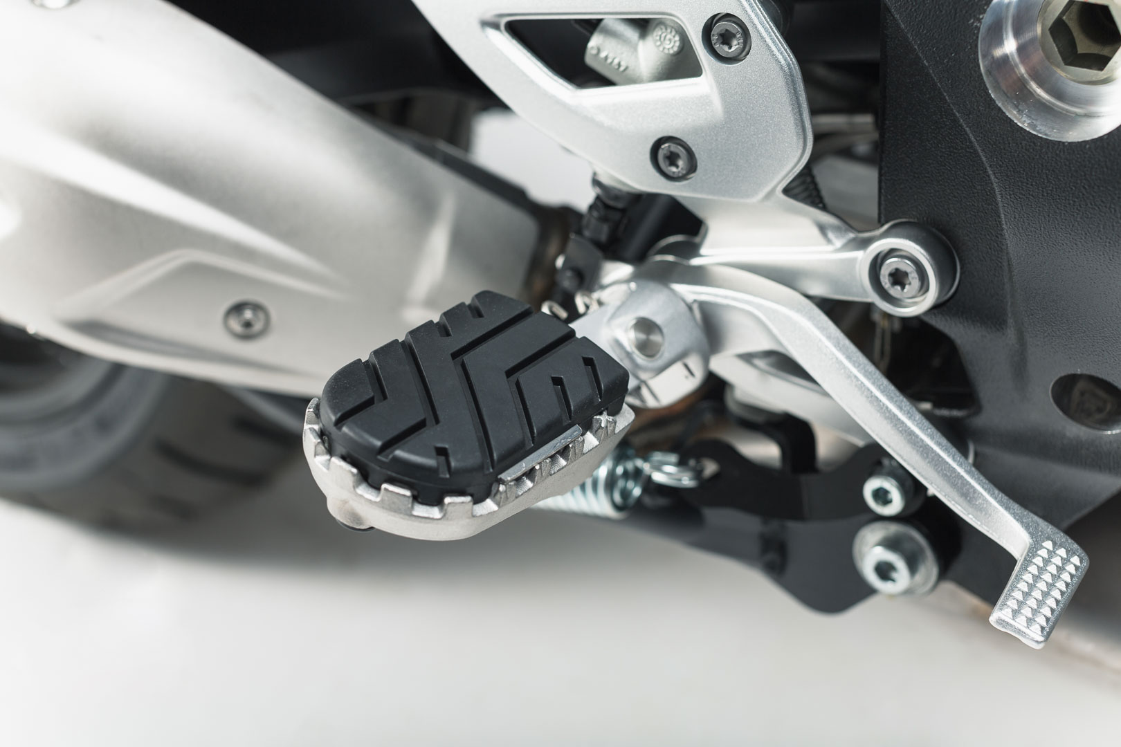 Комплект подножки SW-Motech ION - BMW S 1000 XR (15-19), F 750/ 800/ 850 GS (17-).