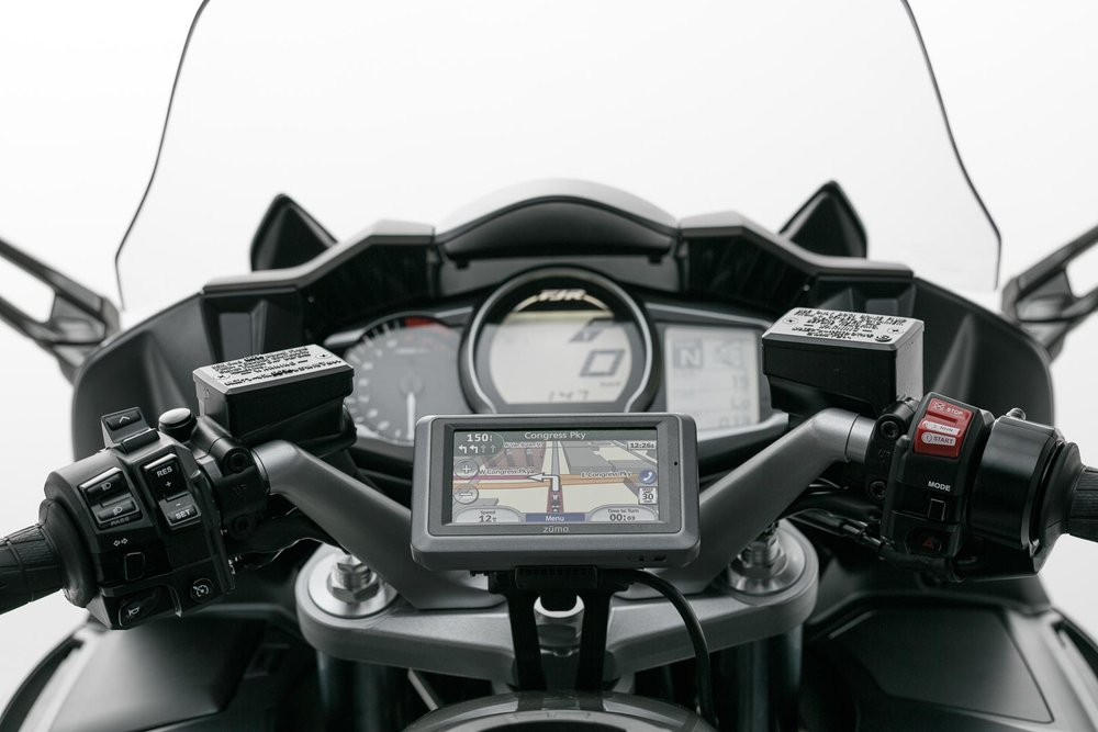SW-Motech GPS-kiinnike ohjaustankoon - musta. Yamaha FJR 1300 (04-).