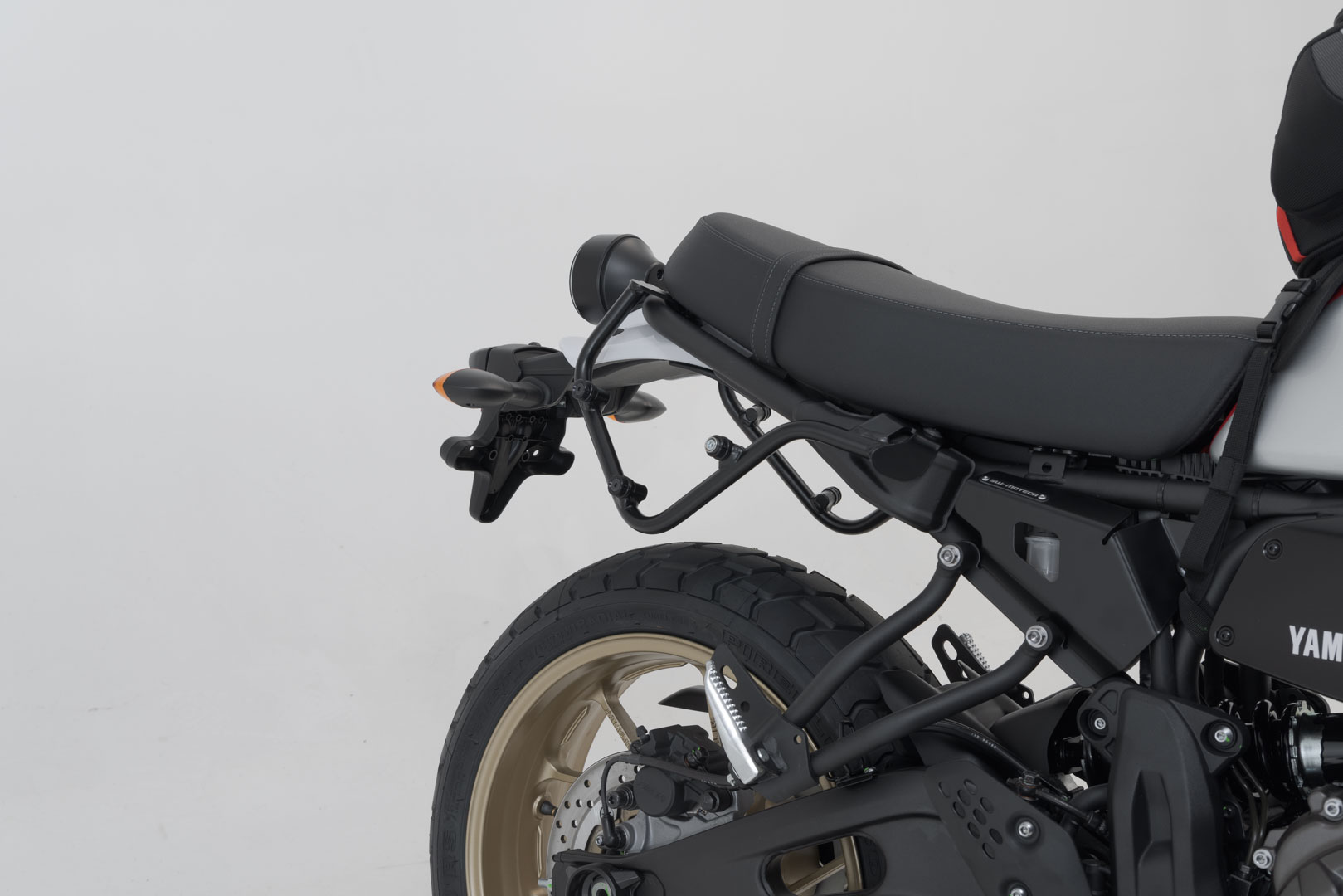 Боковой держатель SW-Motech SLC справа - Yamaha XSR 700 (15-). XSR 700XT (19-).
