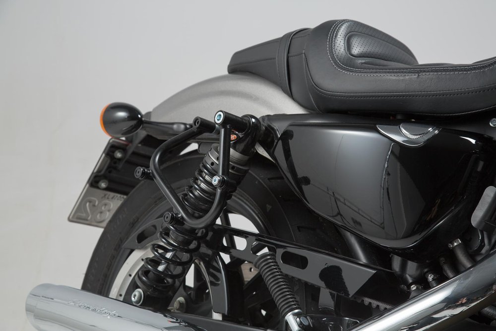 SW-Motech SLC sivuteline oikealla - Harley Sportster -mallit (04-).
