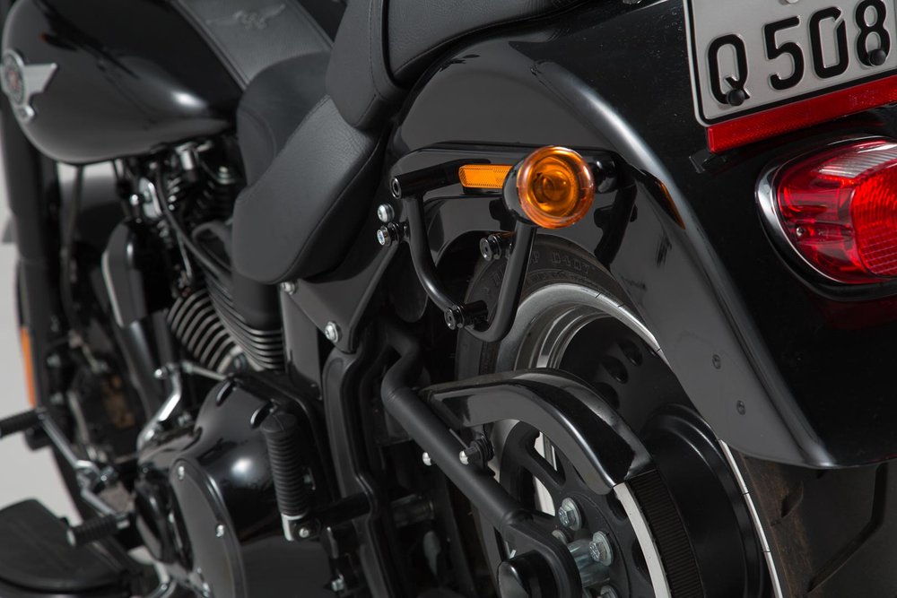 SW-Motech SLC support pour sacoche latérale gauche - Harley Davidson Softail modèles.