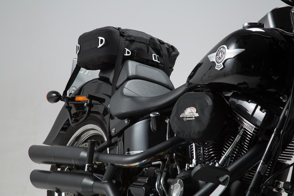 SW-Motech SLCサイドキャリア右 - ハーレーダビッドソンダイナファットボーイズ(07-17)。