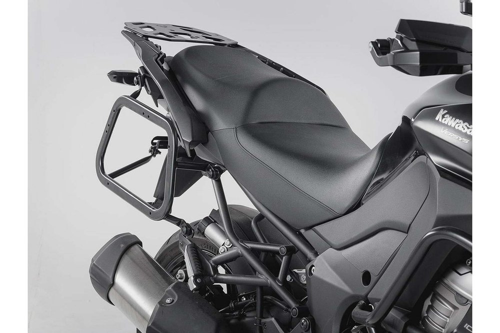 SW-Motech EVO side carriers - Black. Kawasaki Versys 1000 (15-16). 사이드 캐리어 블랙 - 가와사키 베르시 1000 (15-16)