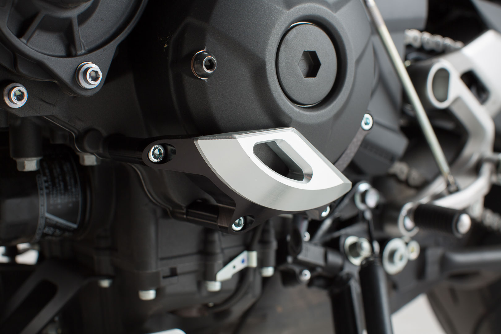 SW-Motech Engine case protector - Black/silver. XSR900 (15-), MT-09/ Tracer (14-)., black-silver, black-silver, Size One Size