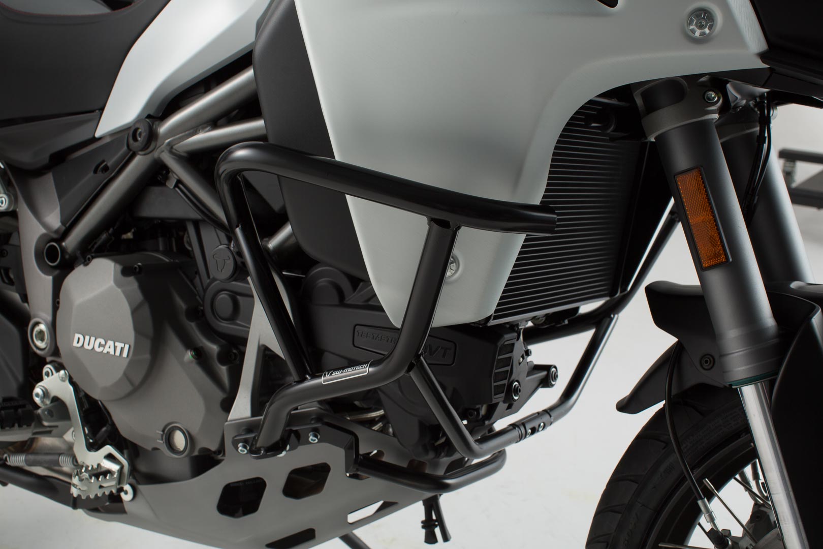 Аварийная планка SW-Motech - черная. Multistrada 1200/1260 Enduro (16-).