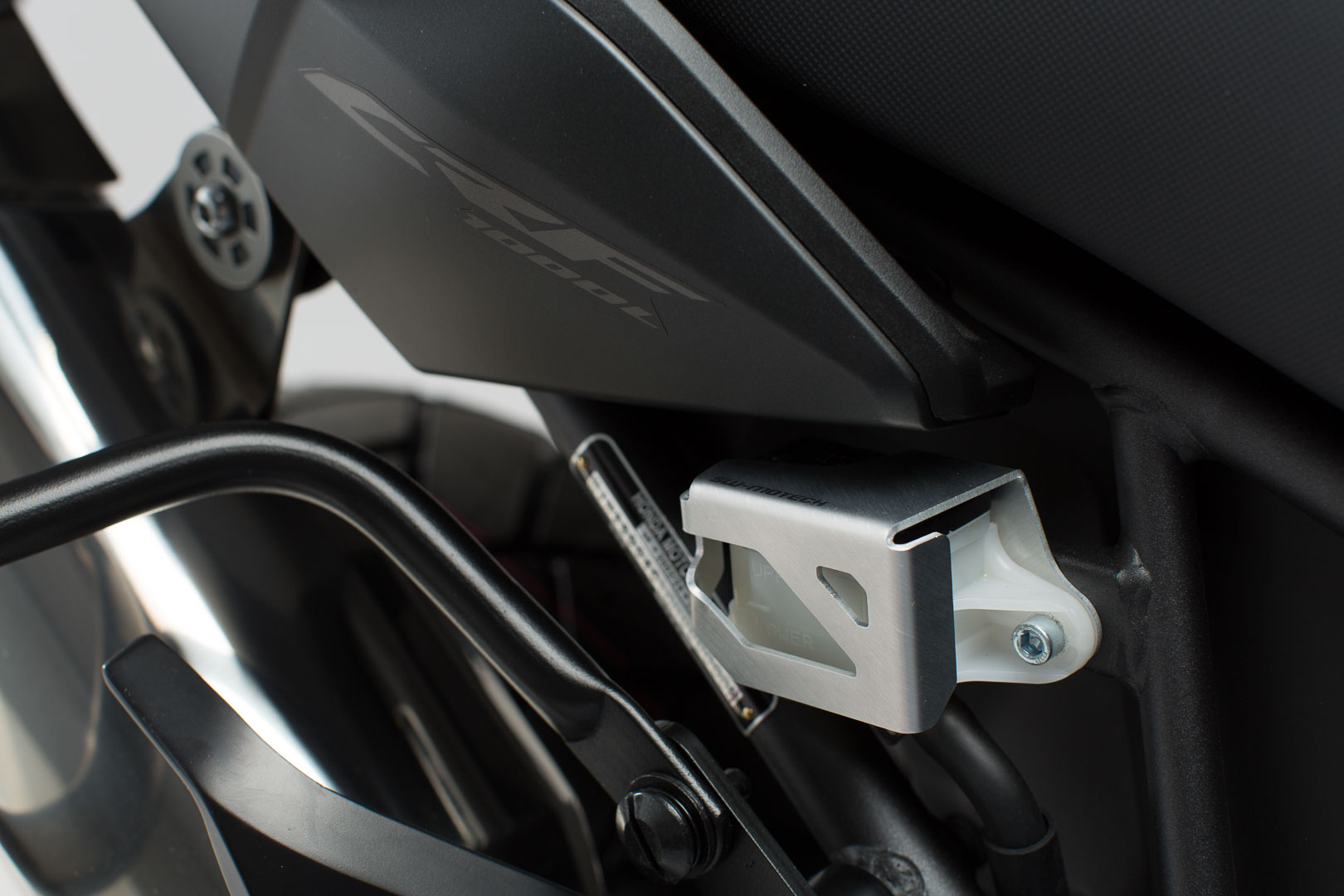 SW-Motech Bremsflüssigkeitsbehälter-Schutz - Silbern. Honda CRF 1000 L Africa Twin (15-17)., silber