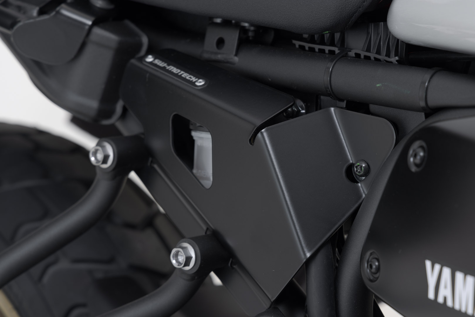 SW-Motech Bremsflüssigkeitsbehälter-Schutz Set - Schwarz. Yamaha XSR700 (15-). Links und rechts., schwarz