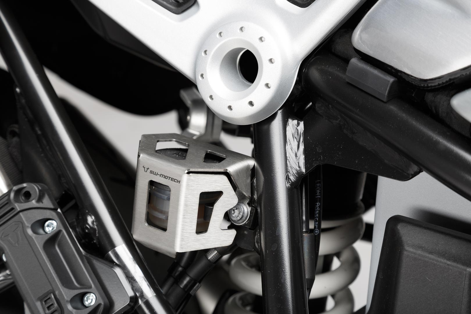 SW-Motech Bremsflüssigkeitsbehälter-Schutz - Silbern. BMW R nineT Modelle (14-)., silber