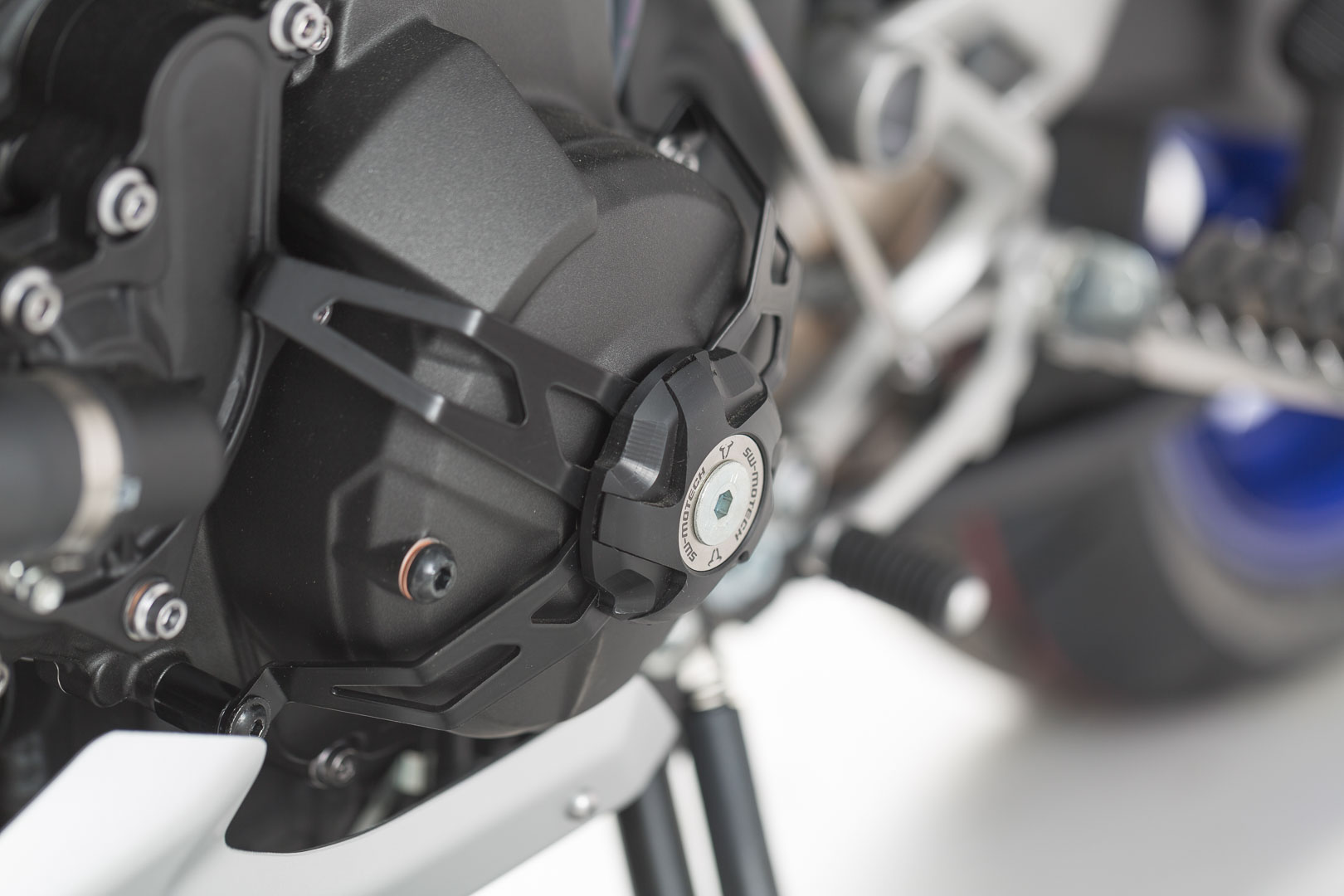 SW-Motech Alternator cover guard - Black. Yamaha MT-09 (13-), XSR900 (15-) /Abarth., black
