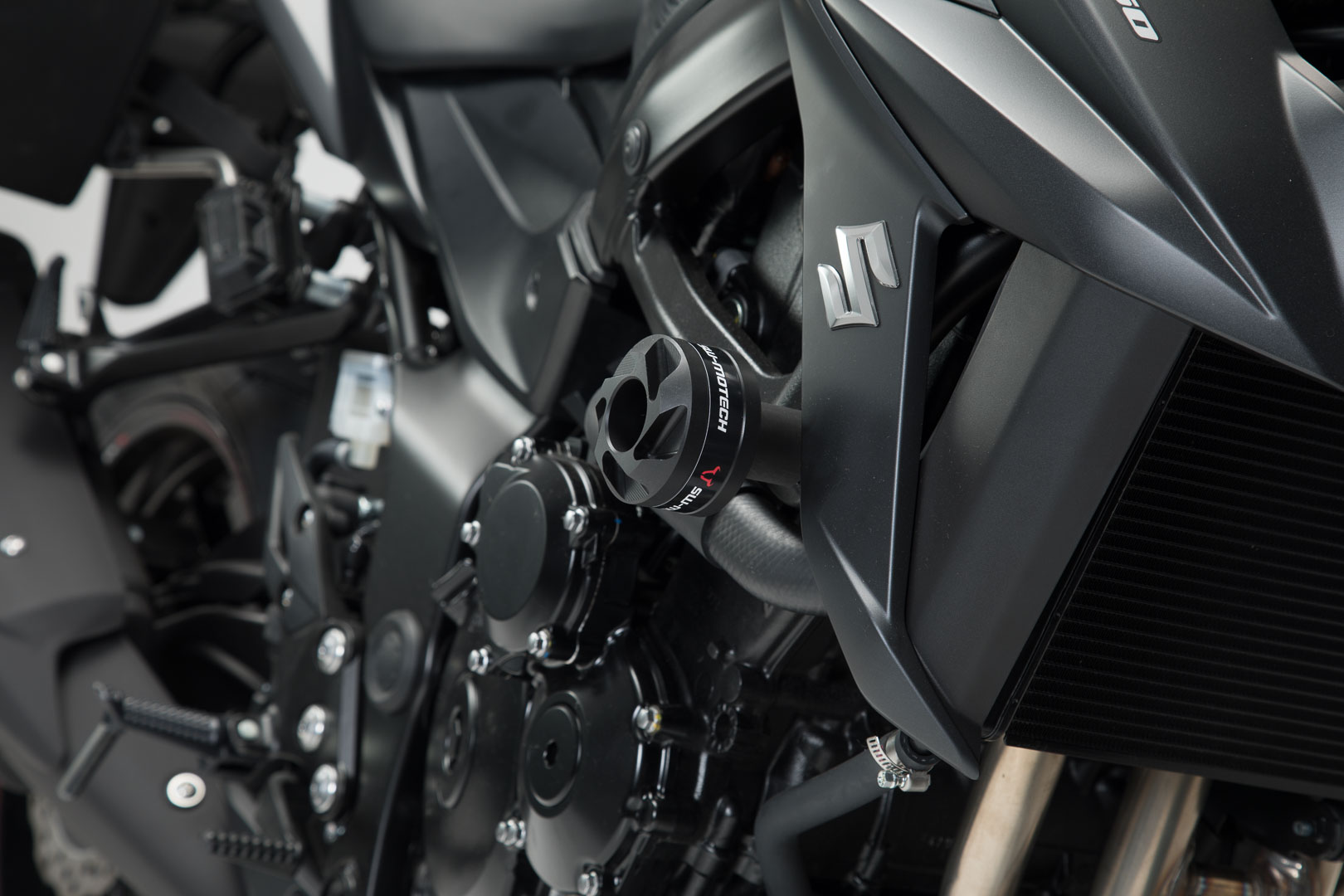 SW-Motech Slider set for frame - Black. Yamaha MT-03 (16-)/Suzuki GSX-S750 (17-)., black