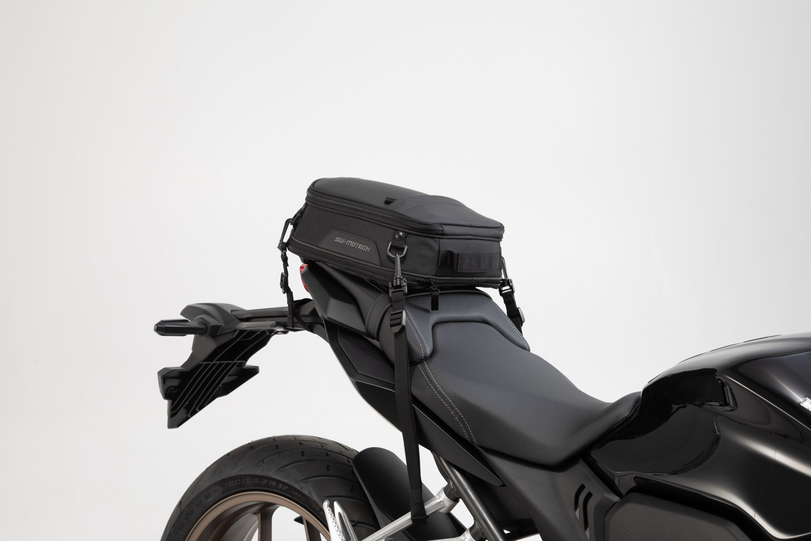 Side view of SW-Motech ION S tail bag - 7-15 l. Black. 600D Polyester / Soft-Vinyl.