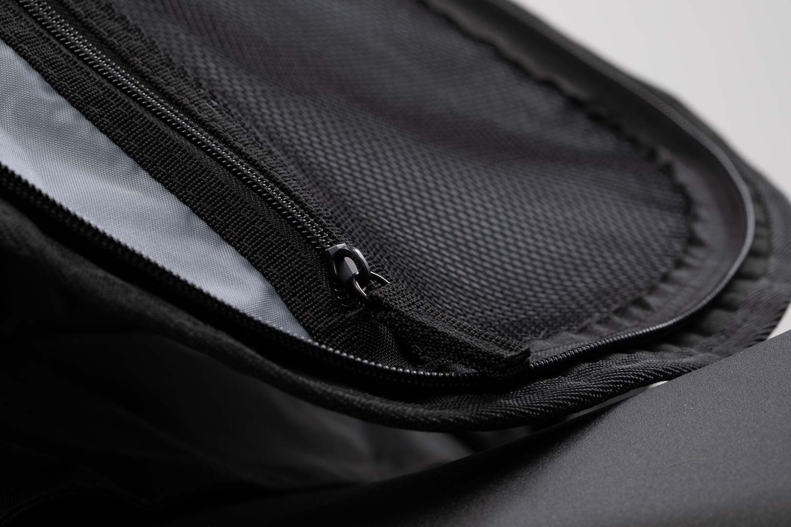 Side view of SW-Motech ION L tail bag - 50 l. Black. 600D Polyester / Soft-Vinyl.