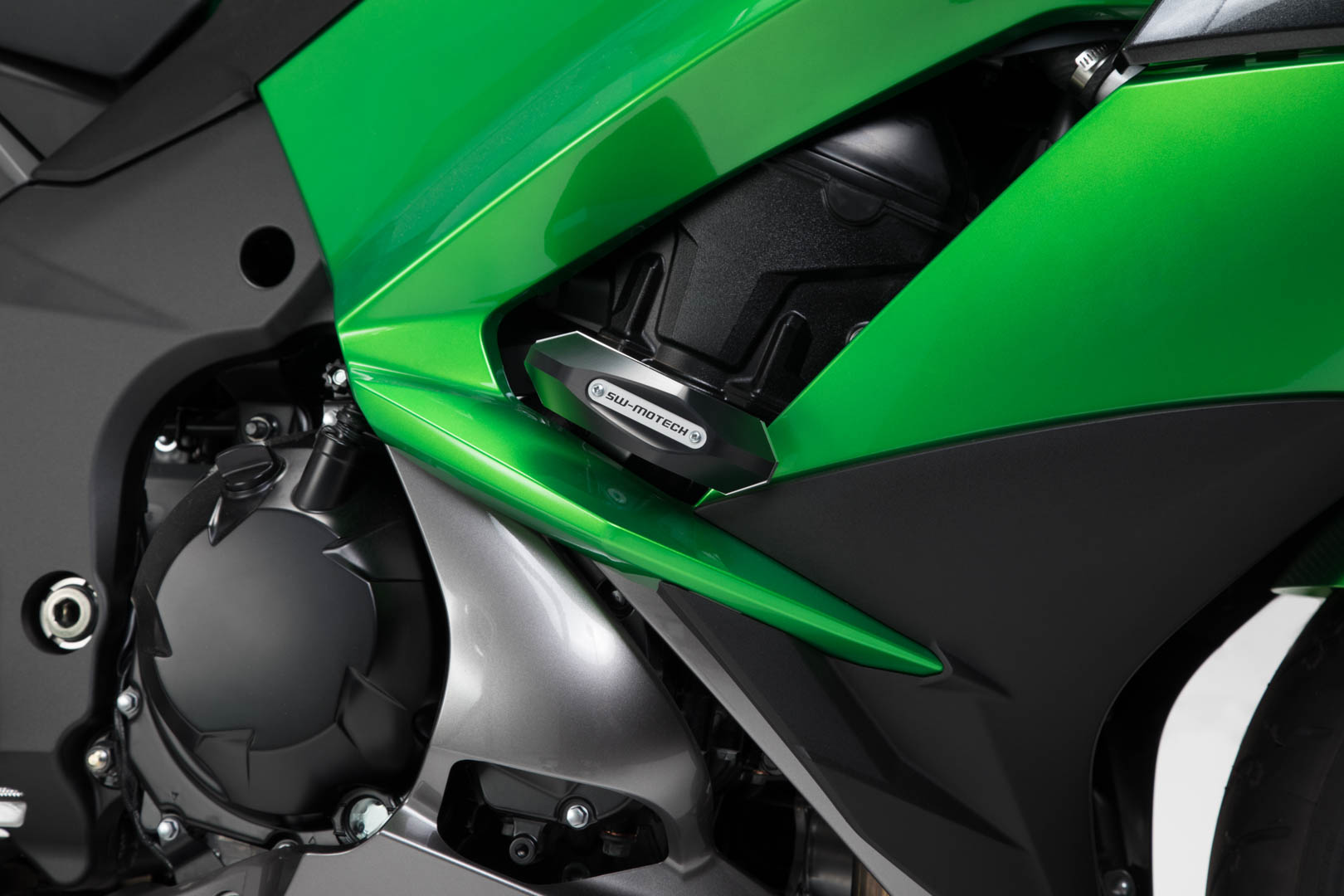 Комплект слайдеров SW-Motech Frame - черный. Kawasaki Z 1000 SX (11-).