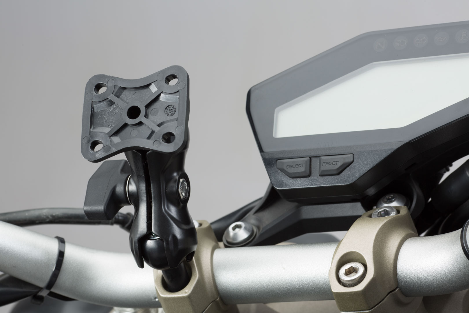 SW-Motech Filetage M8. Avec boule et bras de fixation - Filetage M8. Avec boule et bras de fixation