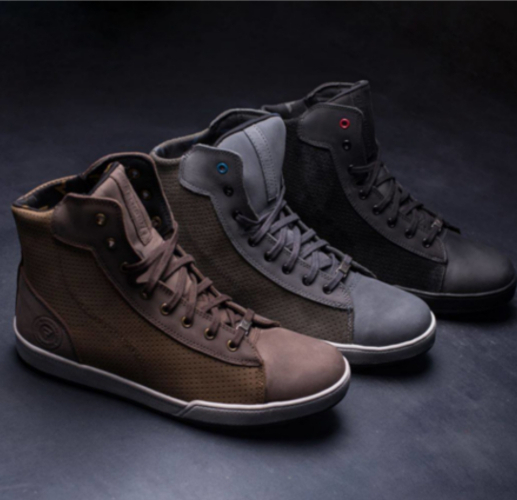 Schuhe / Stiefel