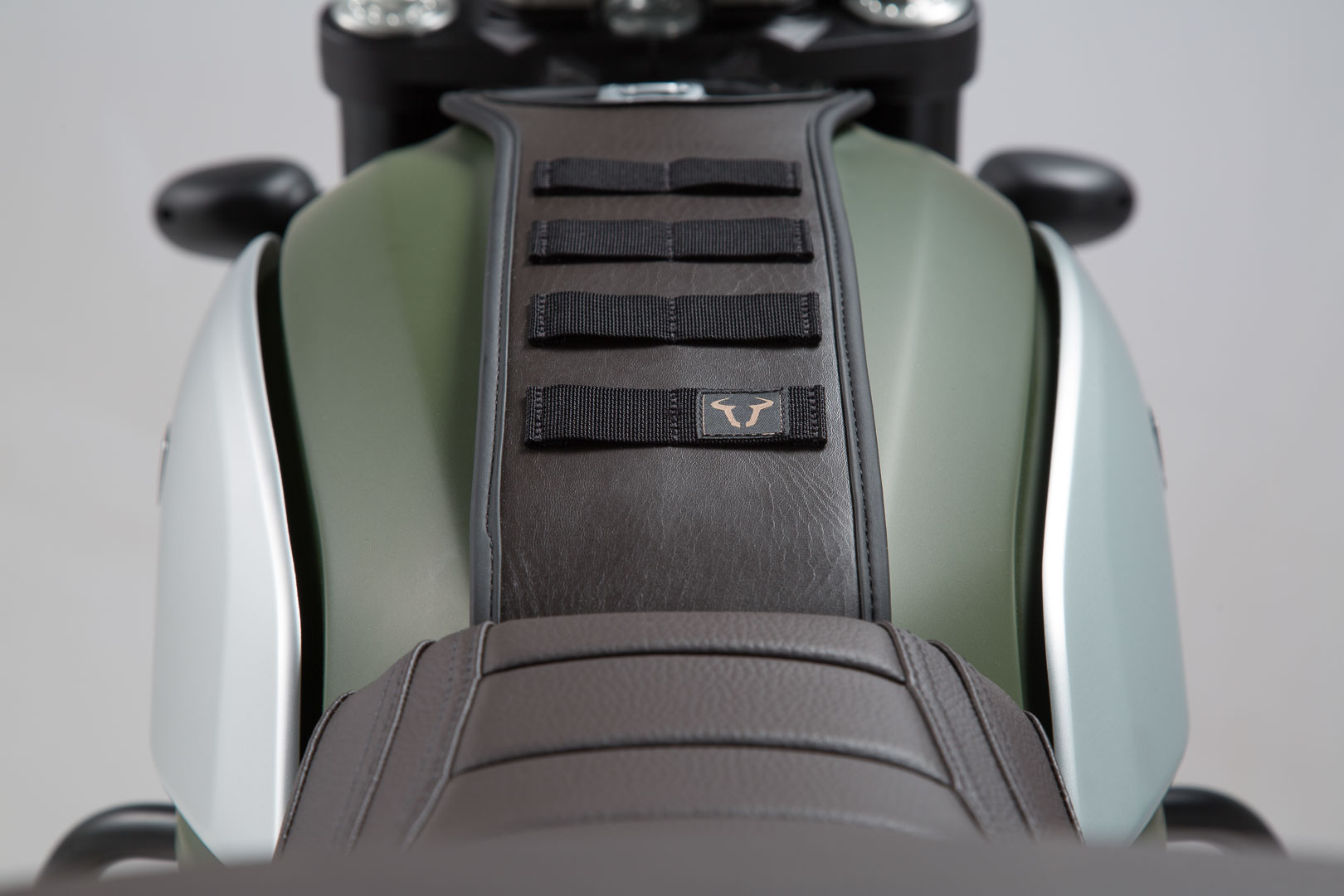 Image of Set di cinturini per carri armati SW-Motech Legend Gear - Modelli Scrambler (14-). Con borsa per smartphone LA3.