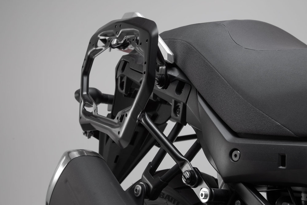 SW-Motech PRO boční nosič - černý. Suzuki DL 650 (16-).