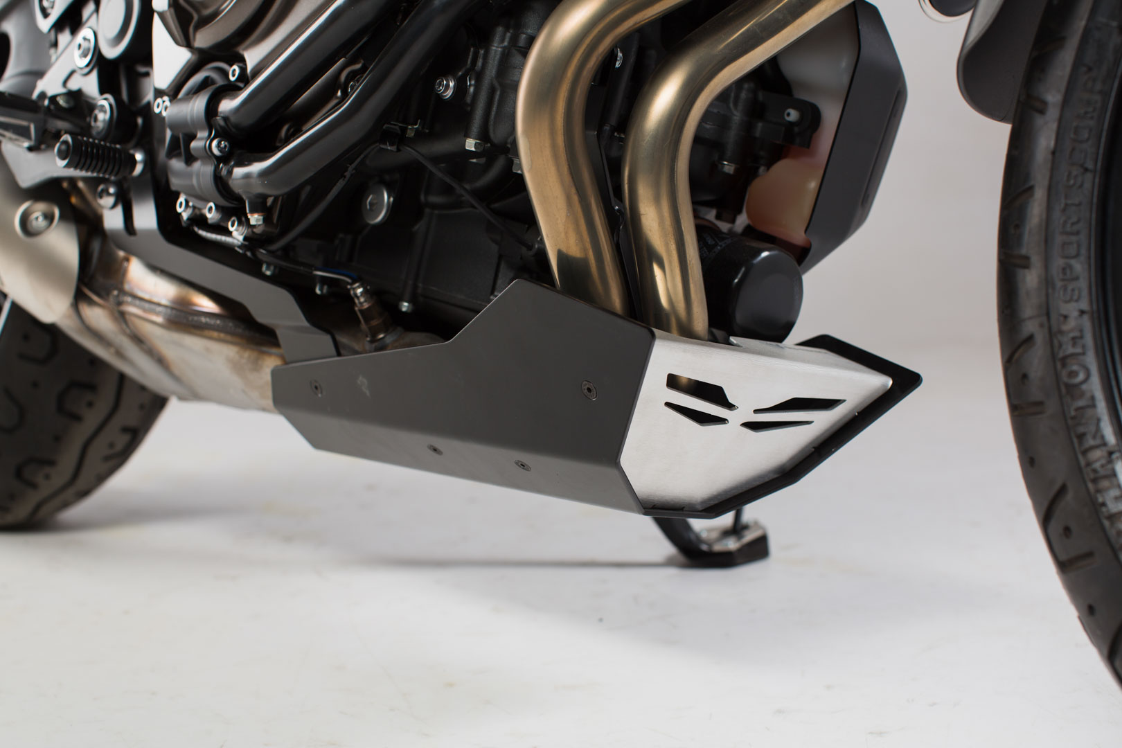 SW-Motech Bugspoiler - Schwarz/Silbern. MT07/ MT07 Tracer, XSR700 (15-)., schwarz