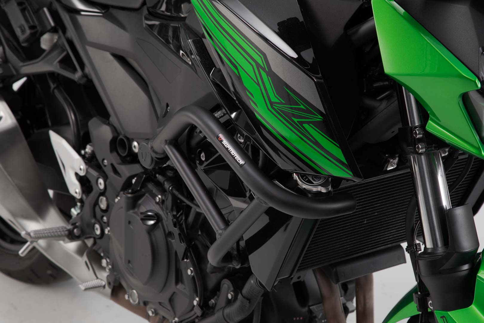 SW-Motech Noir. Kawasaki Z400 (18-). - Noir. Kawasaki Z400 (18-).