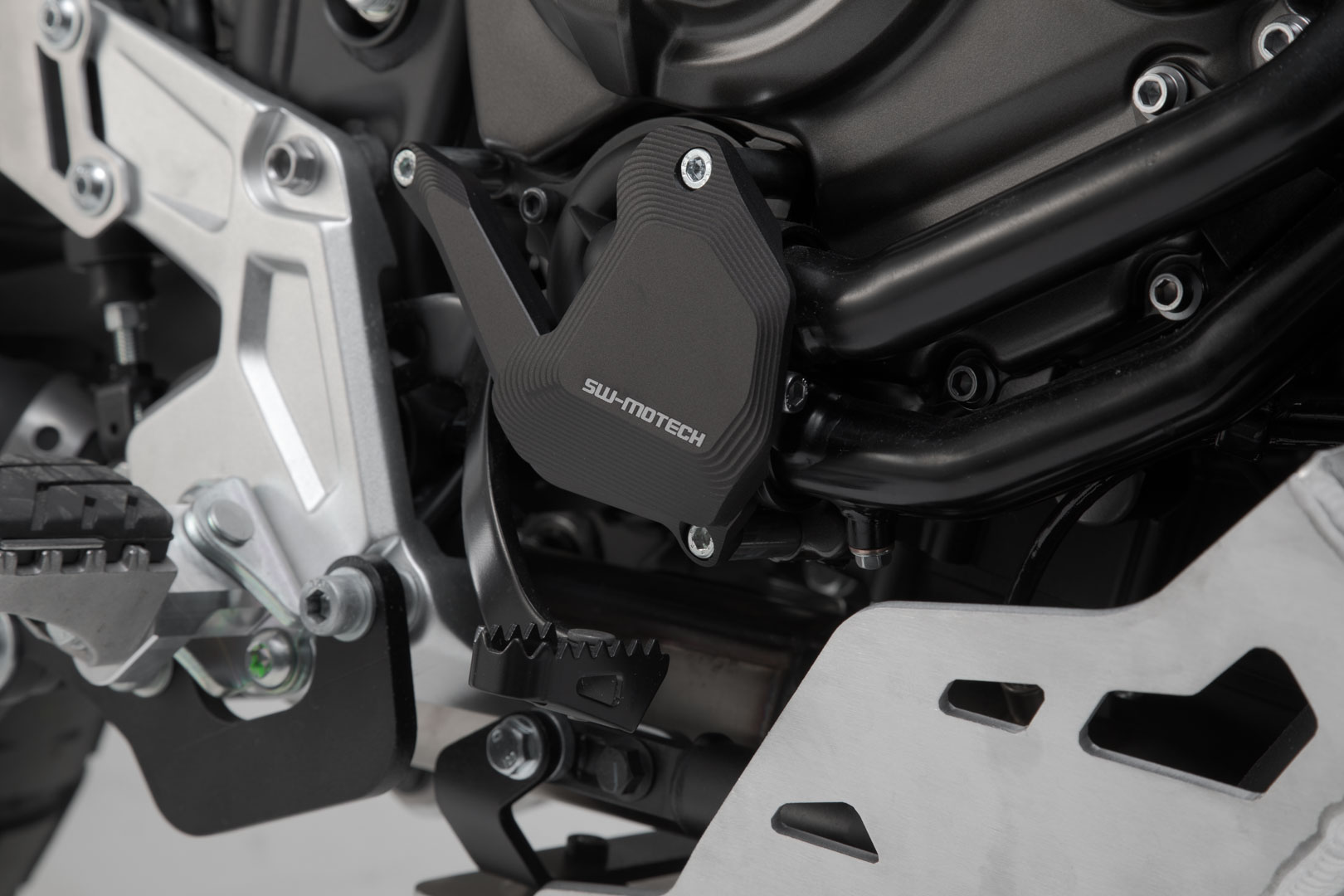 SW-Motech Wasserpumpenschutz - Schwarz/Silbern. Yamaha Ténéré 700 (19-)., schwarz
