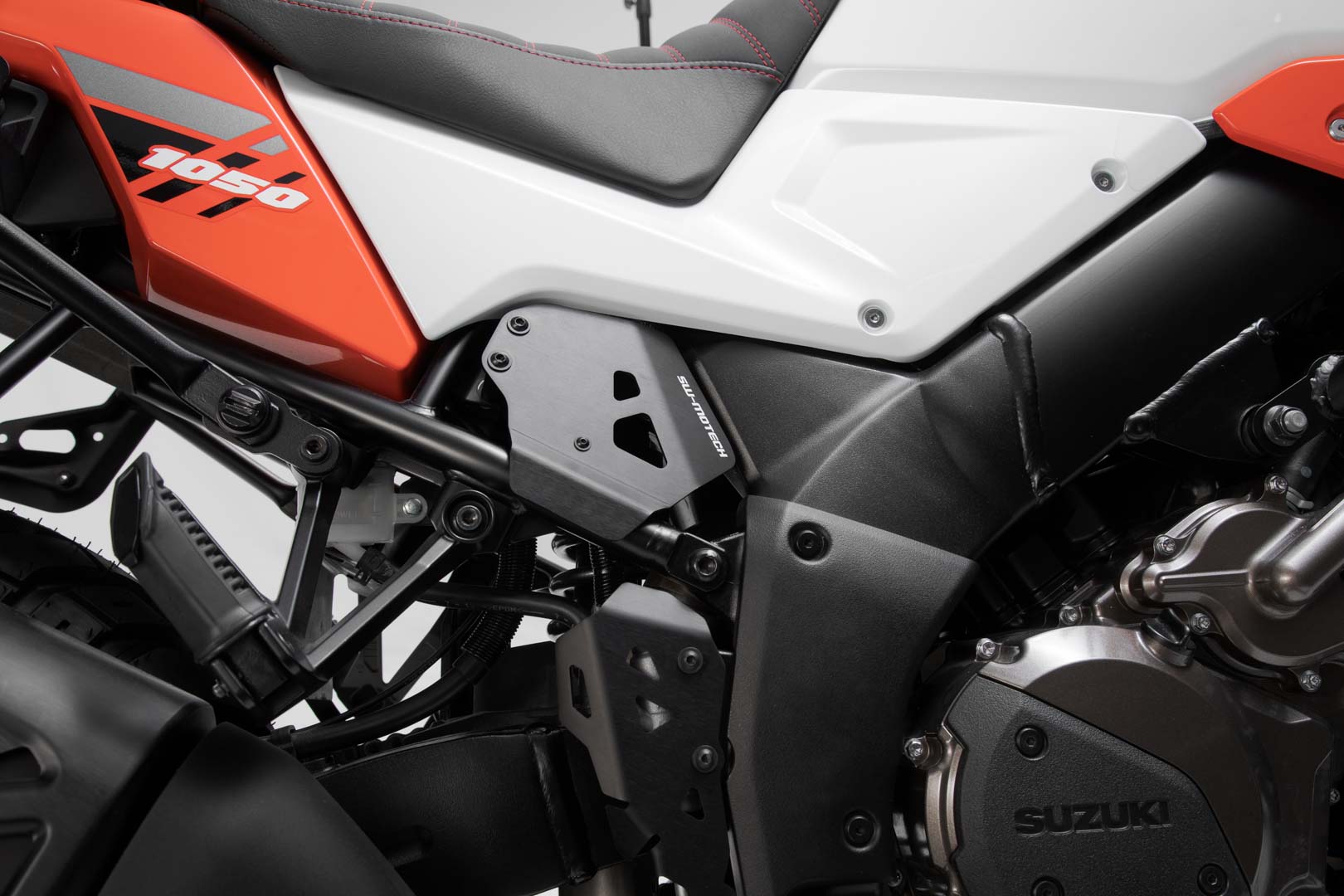 SW-Motech Seitenabdeckung rechts - Schwarz. Suzuki V-Strom 1050 (19-)., schwarz
