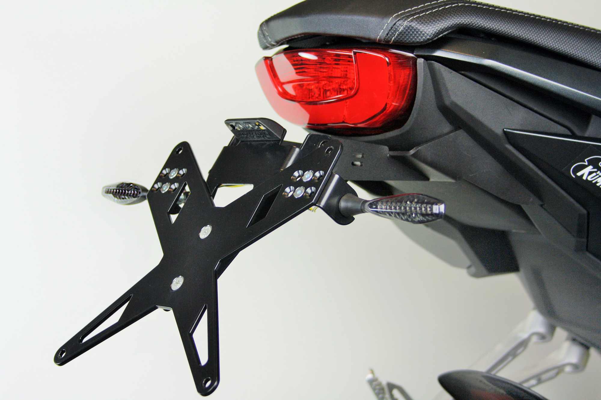 Image of Kit porta targa PROTECH con riflettore e piastra leggera acciaio inossidabile/alluminio verniciato a polvere nero, nero
