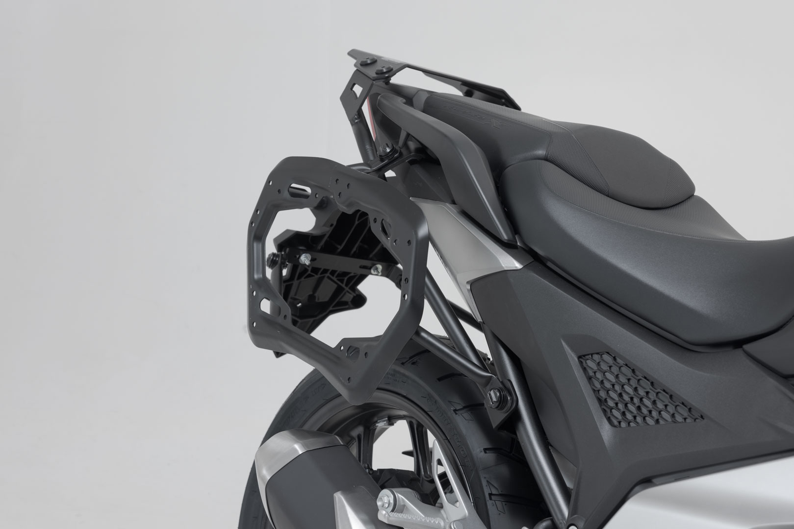 Боковой держатель SW-Motech PRO - черный. Хонда NC750X/XD (20-).