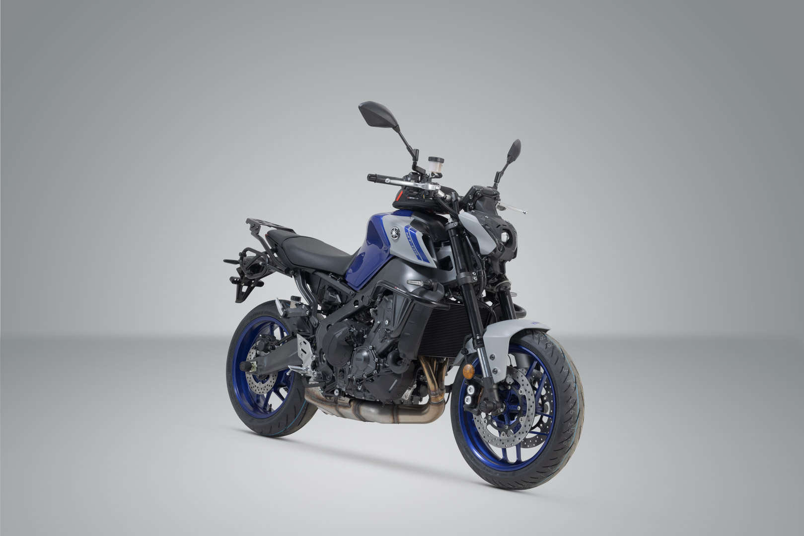 Side view of SW-Motech SLC side carrier right - Yamaha MT-09 (20-).