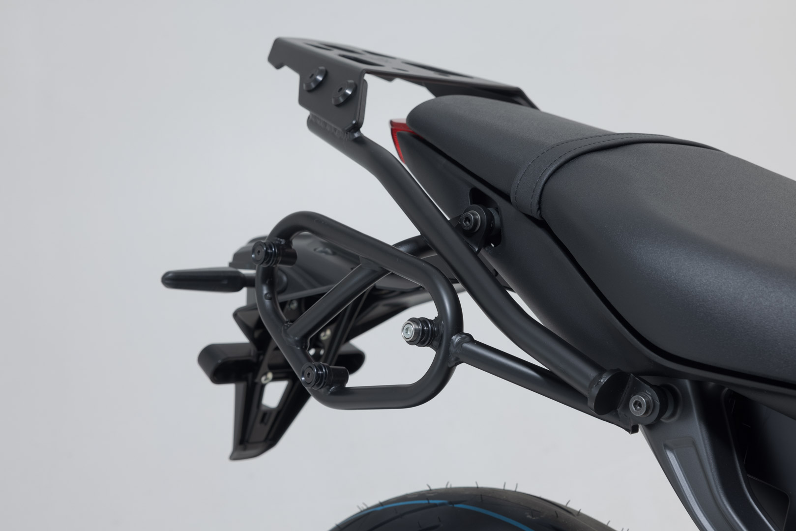 Side view of SW-Motech SLC side carrier right - Yamaha MT-09 (20-).