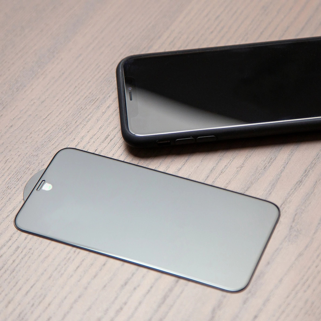 Side view of SP Connect iPhone SE / iPhone 8 / iPhone 7 Glass Screen Protector for Men