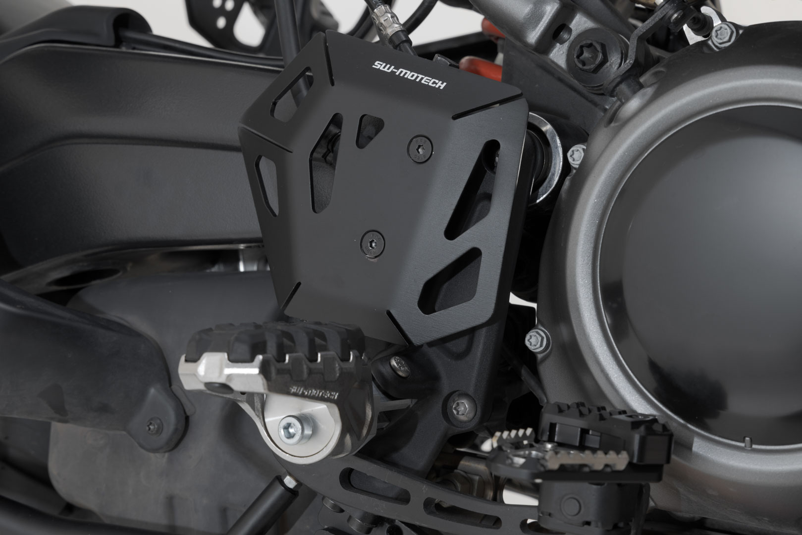 SW-Motech Bremspumpen-Schutz - Schwarz. Harley-Davidson Pan America (21-)., schwarz