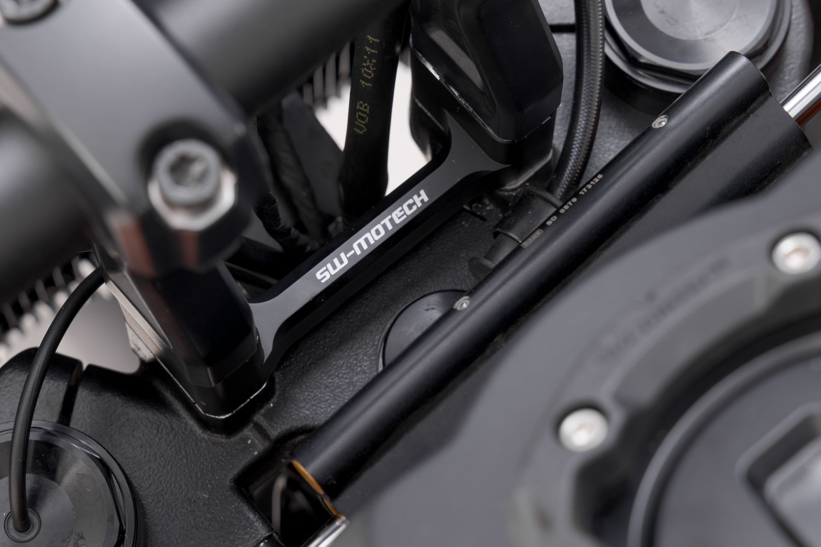 SW-Motech Lenkererhöhung - H=50 mm. Schwarz. H-D Pan America 1250 (21-)., schwarz