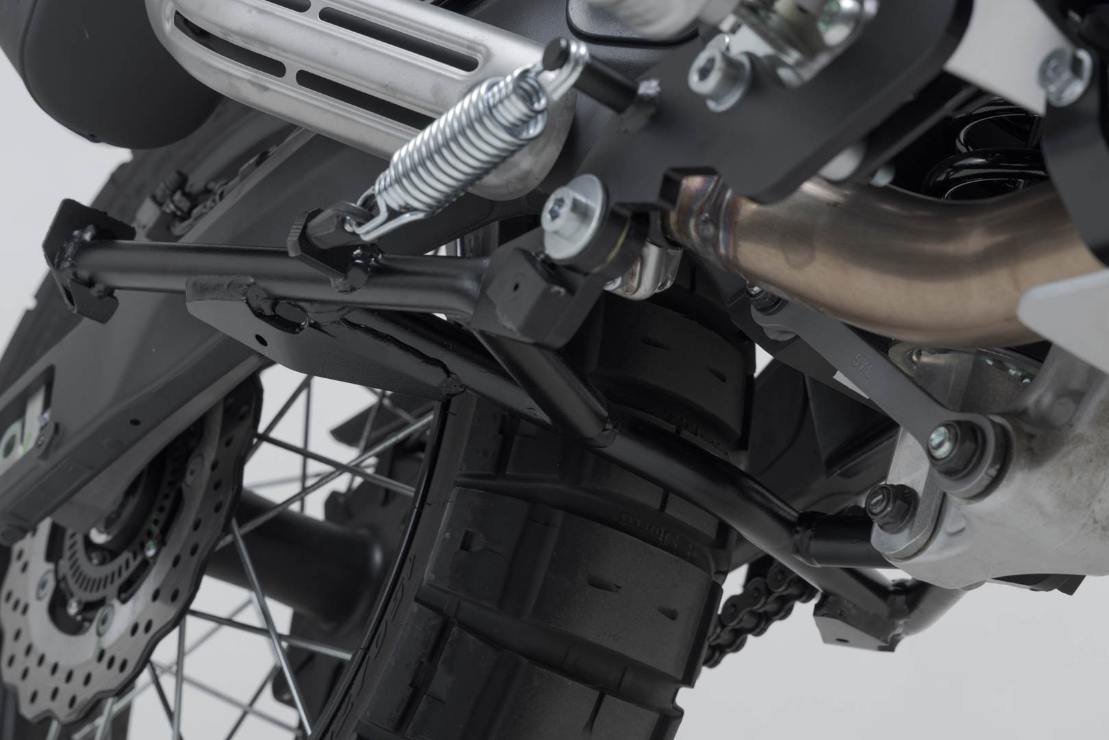 Side view of SW-Motech Centerstand - Black. Yamaha Ténéré 700 Rally, World Raid/Rally.
