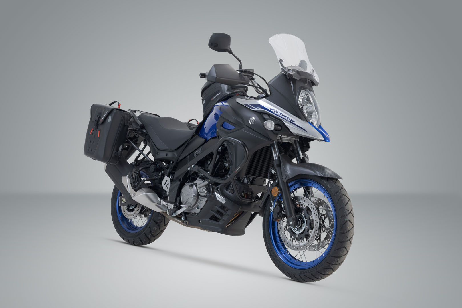 Side view of SW-Motech SysBag WP M/M system - Suzuki DL650 V-Strom (16-).