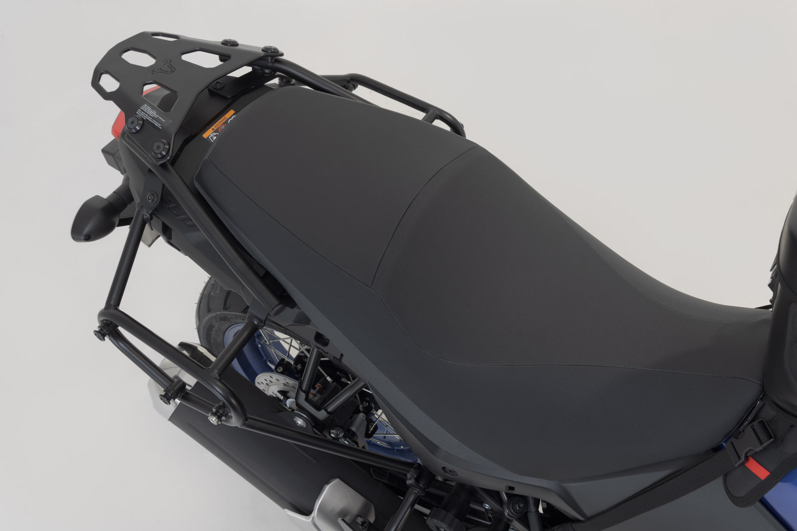 Side view of SW-Motech SysBag WP M/M system - Suzuki DL650 V-Strom (16-).