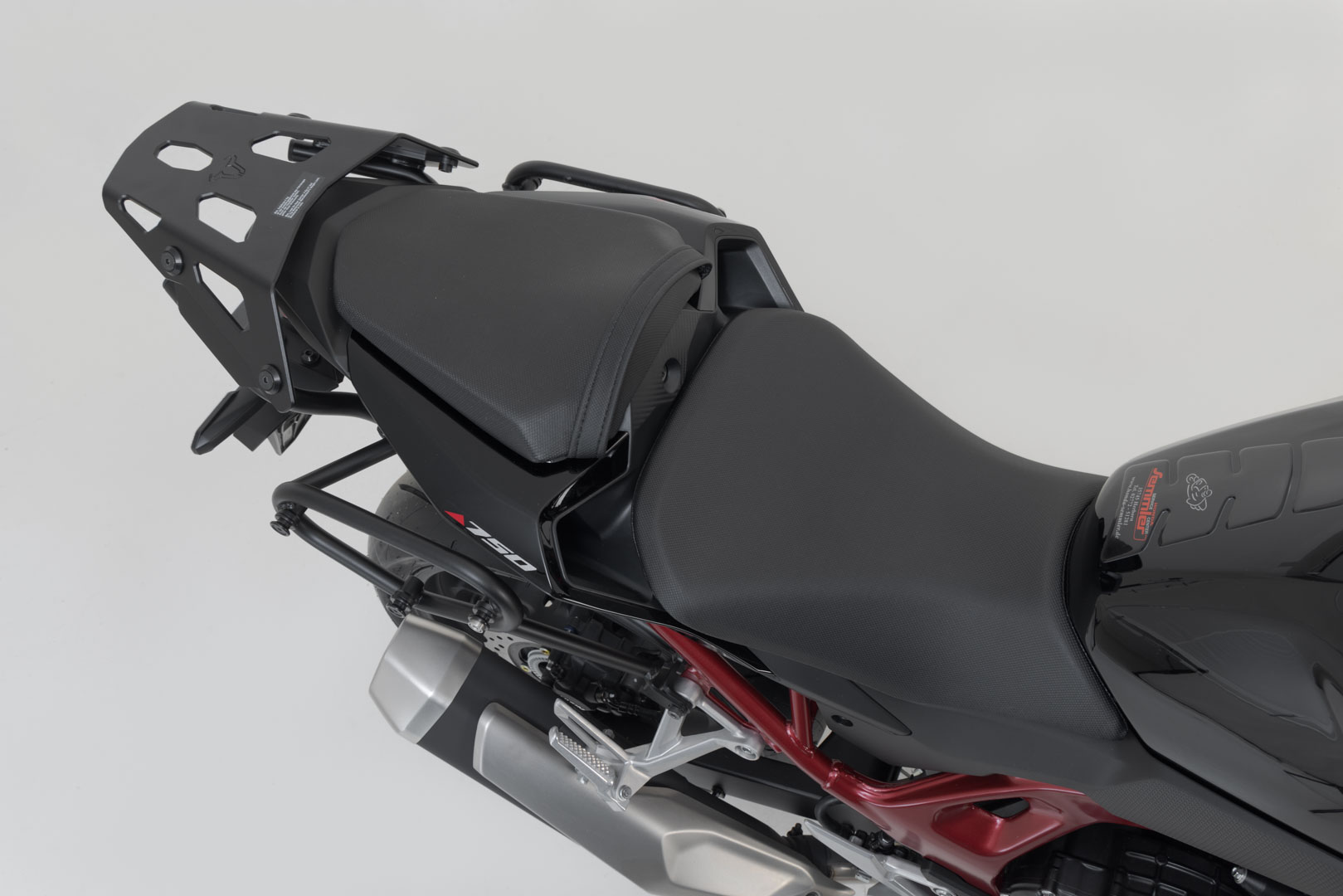 Side view of SW-Motech SysBag WP M/S system - Honda CB750 Hornet (22-).