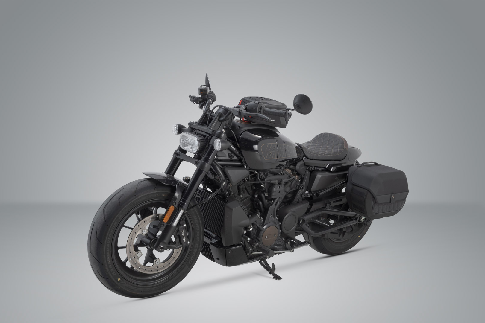 Side view of SW-Motech Legend Gear side bag system LH1 - 1x 19.5 l. Harley-Davidson Sportster S (21-).