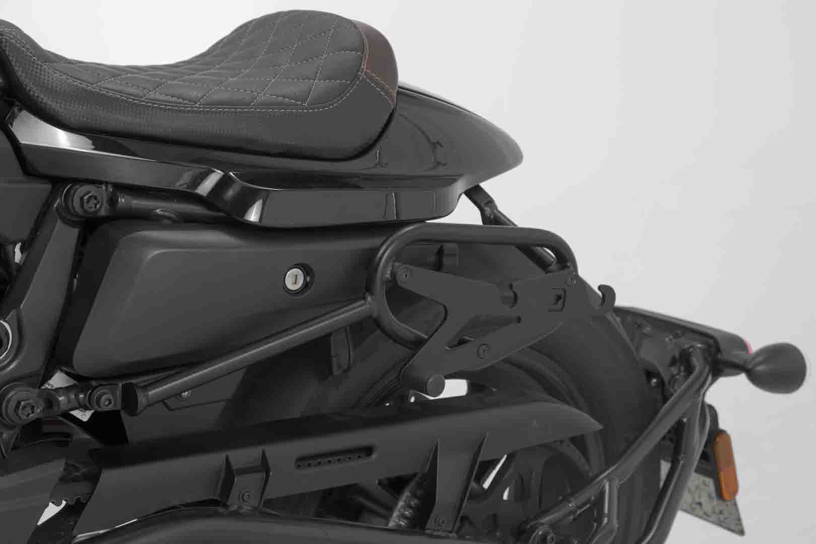 Side view of SW-Motech Legend Gear side bag system LH1 - 1x 19.5 l. Harley-Davidson Sportster S (21-).